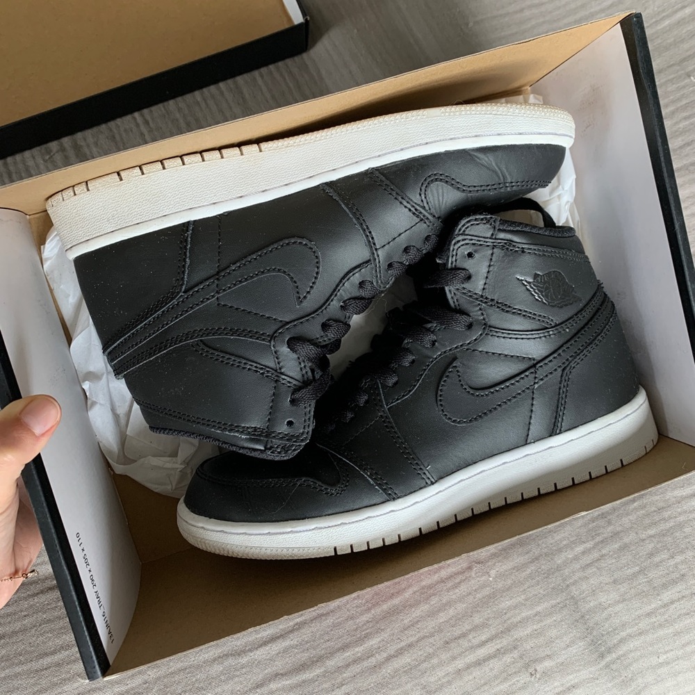 Nike Air Jordan 1 Retro High OG Black White Cyber Monday
